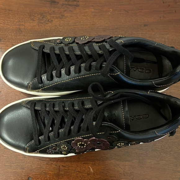 Coach Low Top Sneaker Embellished with Tea Rose Appliqué New No Box 9.5 - Picture 6 of 13